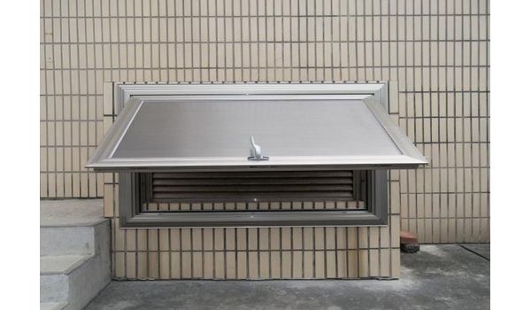 窓タイプ止水板